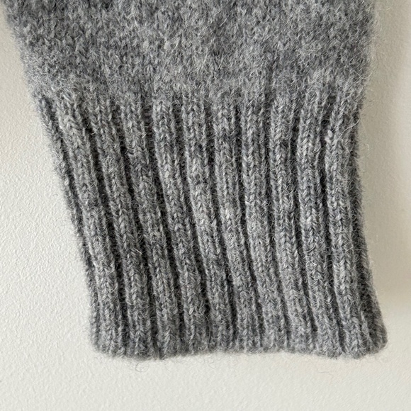 Vintage Gap 100% Wool Gray Crewneck Sweater Made In England - Picture 7 of 16